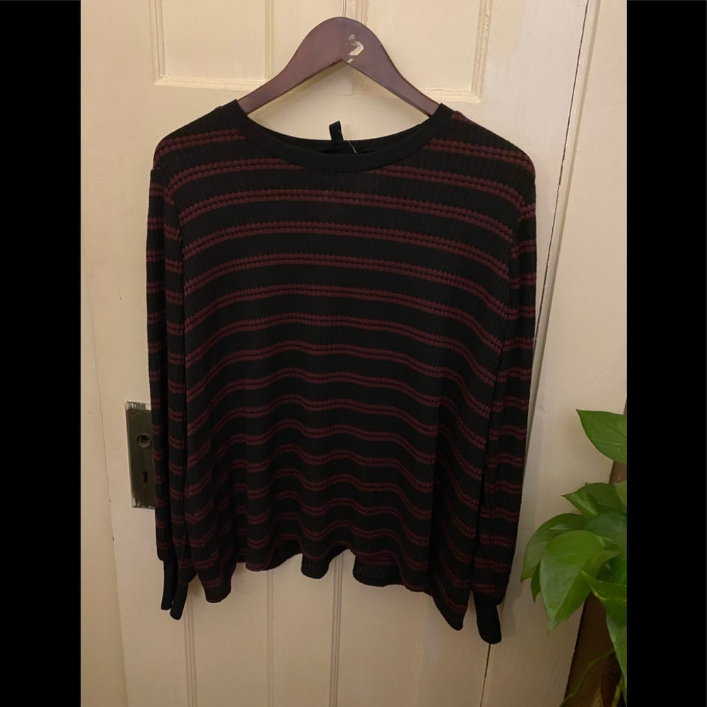 Jessica Simpson big arm blouse